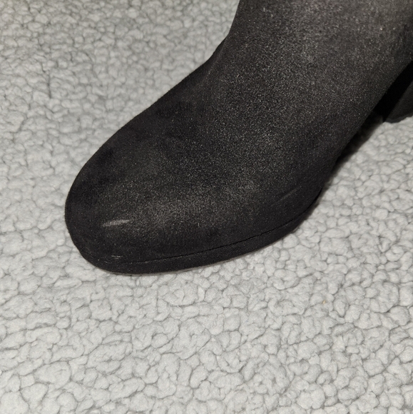 Elegant Black Ankle Boots with Gold Buckle - Picture 3 of 6